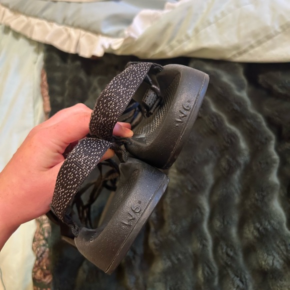 Chaco criss cross straps shoes - Picture 6 of 7